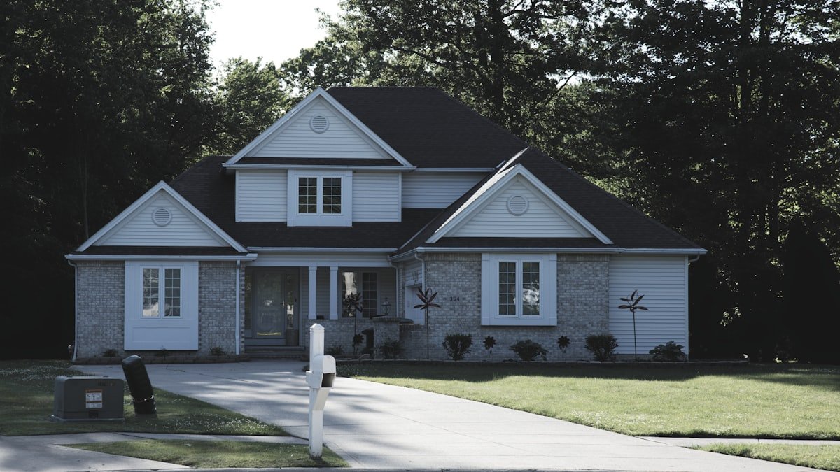 Exterior of a managed furnished house in the Niagara region with garden and parking